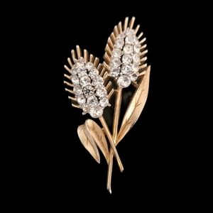 👑 Crown Trifari 👑 Gold white Rhinestone Wheat Pin Brooch. Vintage.